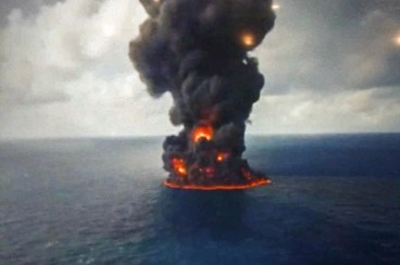 فیلم غرق شدن نفتکش ایرانی سانچی