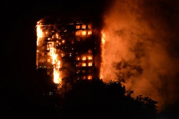 آتش‌سوزی مهیب در برجی مسلمان‌نشین در لندن
